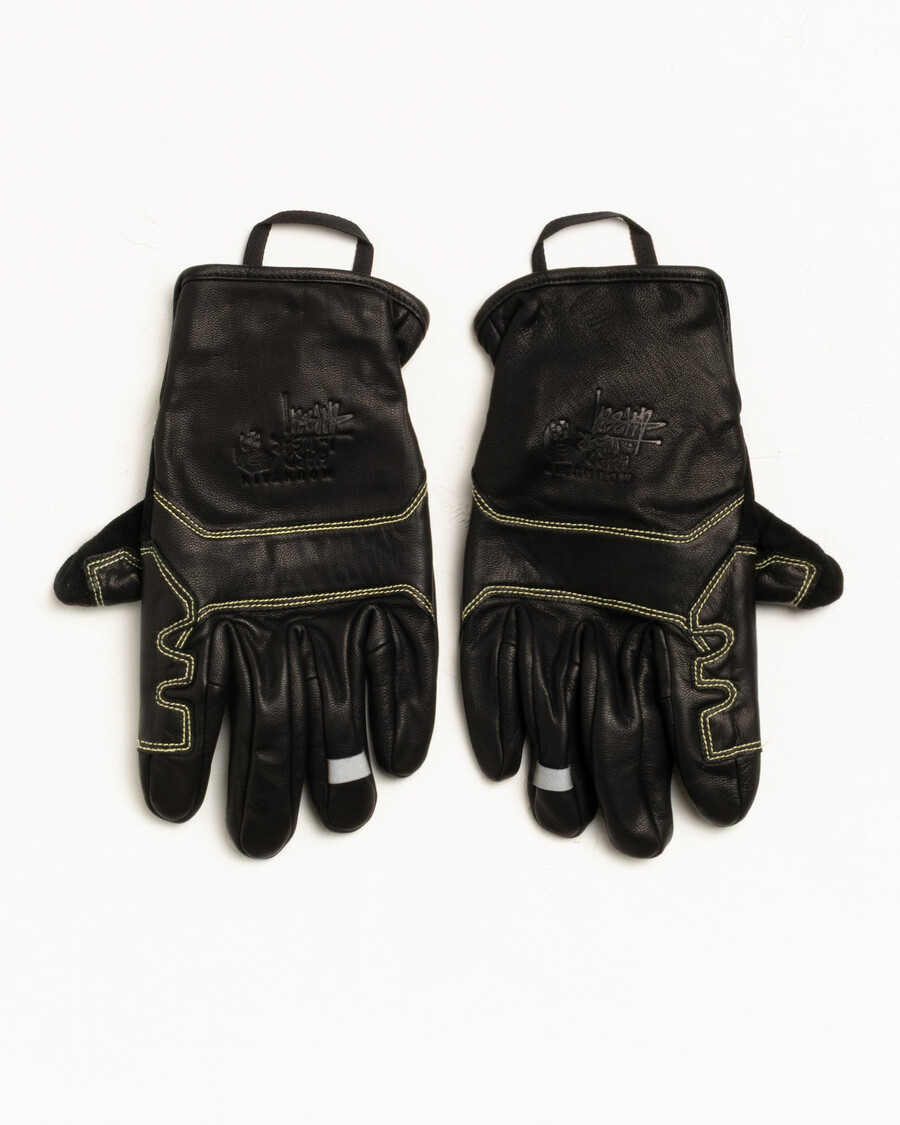 stüssy mountain hardwear powdergate handske i svart