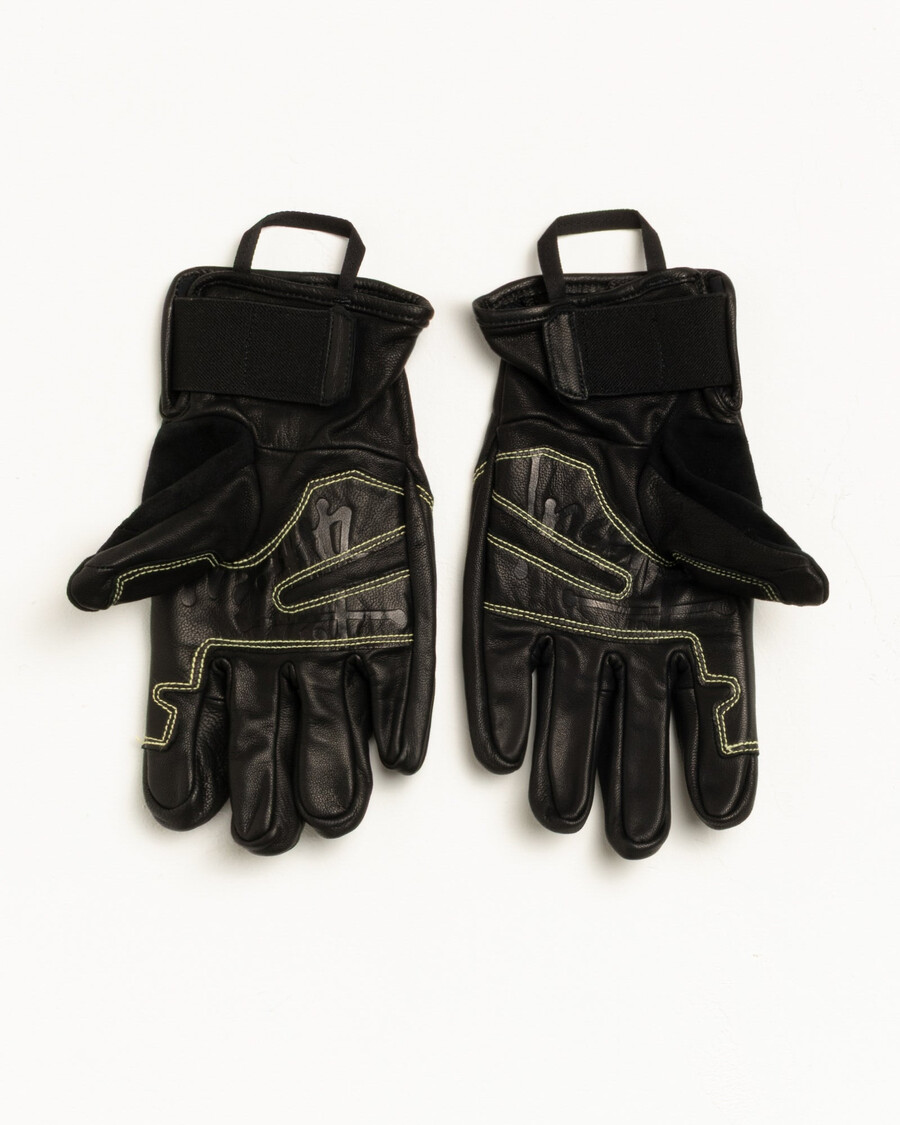 stüssy mountain hardwear powdergate handske i svart